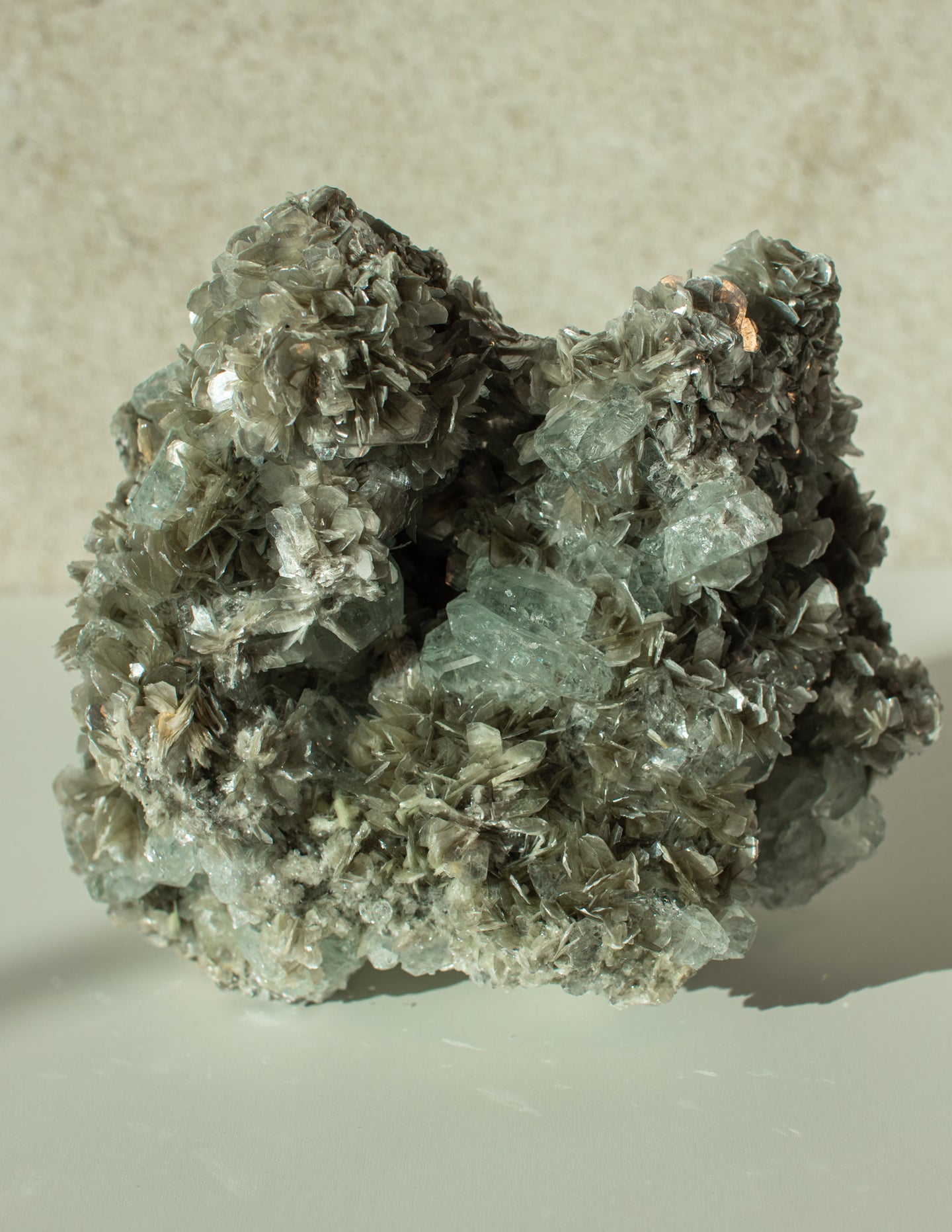 Goshenite on Muscovite