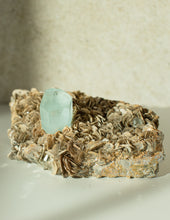 Load image into Gallery viewer, Aquamarine on Muscovite 4
